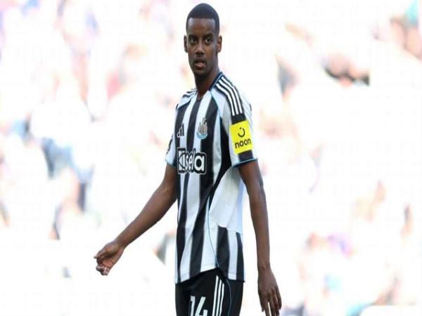 Bóng đá QT: Alexander Isak vắng mặt ở tour du đấu châu Á