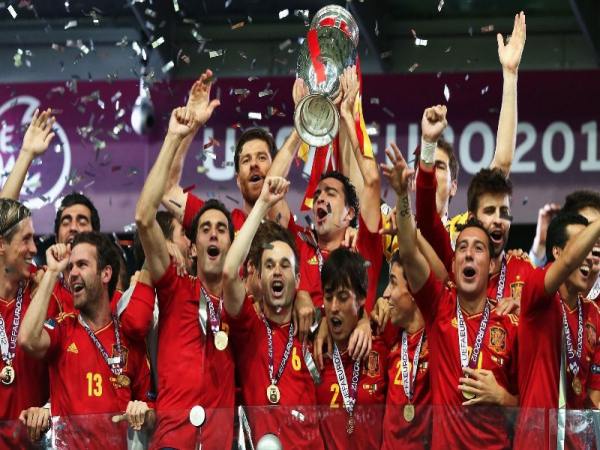 Những khoảnh khắc lịch sử tại Chung kết EURO 2012