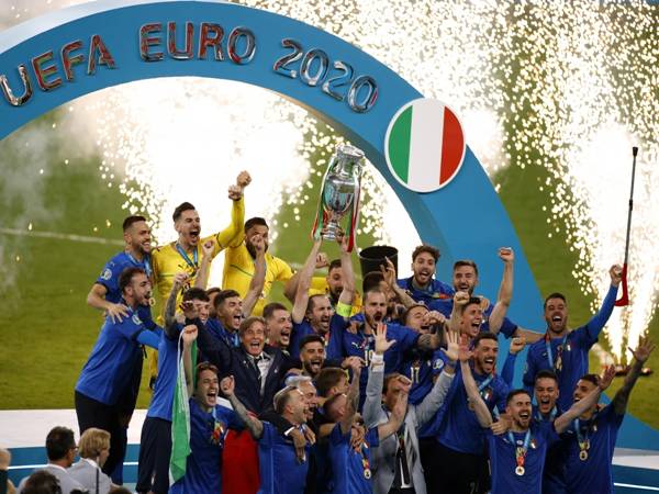 Diễn biến kịch tính và khoảnh khắc lịch sử chung kết Euro 2021