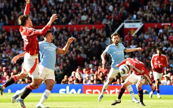 Derby giao hữu kịch tính