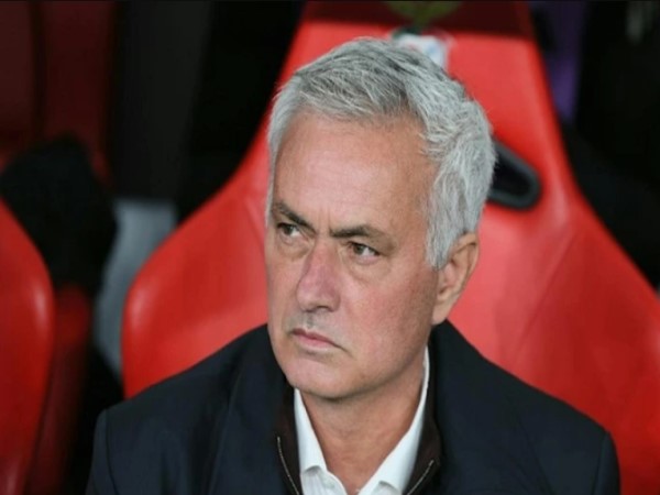 Tin BĐ: Ghế của người đặc biệt Mourinho lung lay dữ dội