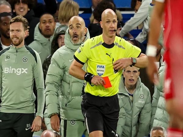 Tin Chelsea: Lập cột mốc lịch sử về thẻ đỏ