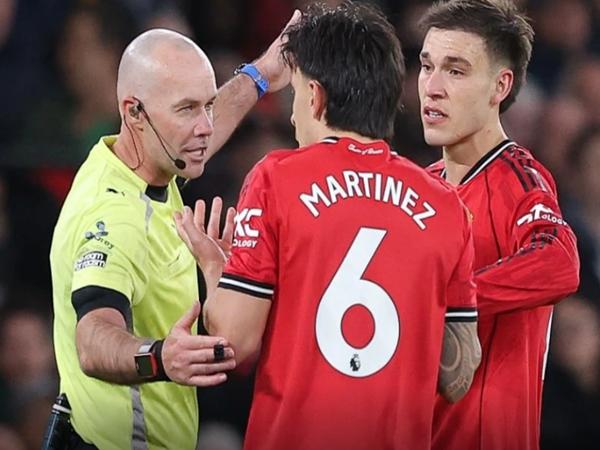 Tin Man Utd: Trận đấu thất bại lịch sử trước Leeds